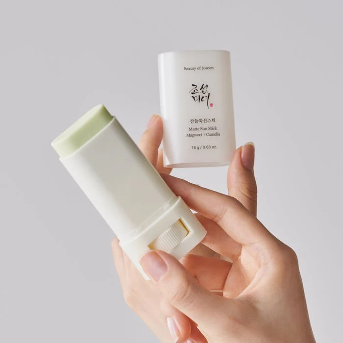 بيوتي اوف جوسيون واقي شمس ستك - 18غرام | Beauty Of Joseon Matte Sun Stick Mugwort+Camelia SPF50 PA++++ - Image 5