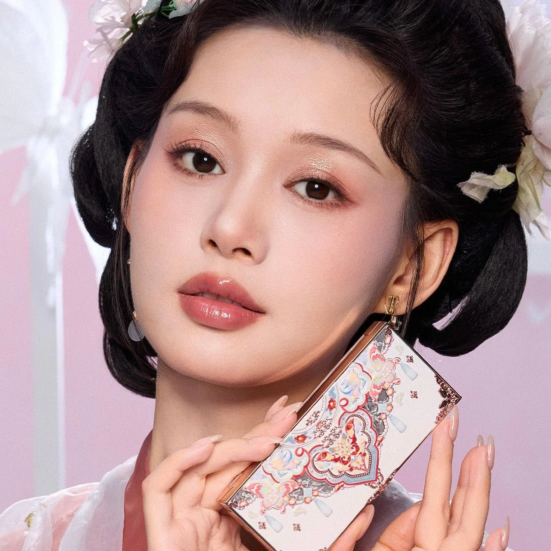 باليت بترفلاي فلاور نوز | Flower knows Butterfly Cloud Collar Embossed 6 Color Makeup Palette - Image 3