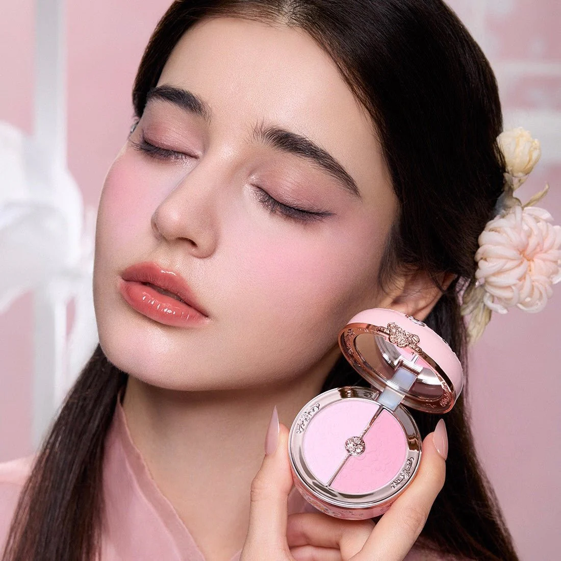 بلشر بترفلاي باستيل لوتس فلاور نوز | Flower knows Butterfly Cloud Collar Rouge Box Highlighting & Blush Duo  Powder - Image 3
