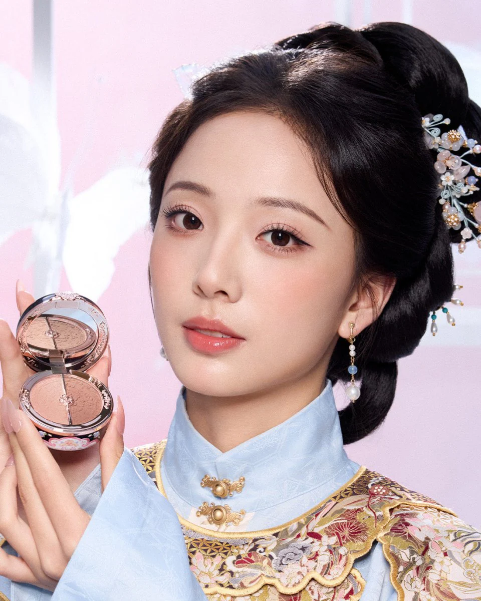 بلشر بترفلاي بيروود فلاور نوز | Flower knows Butterfly Cloud Collar Rouge Box Highlighting & Blush Duo  Powder PearWood - Image 6