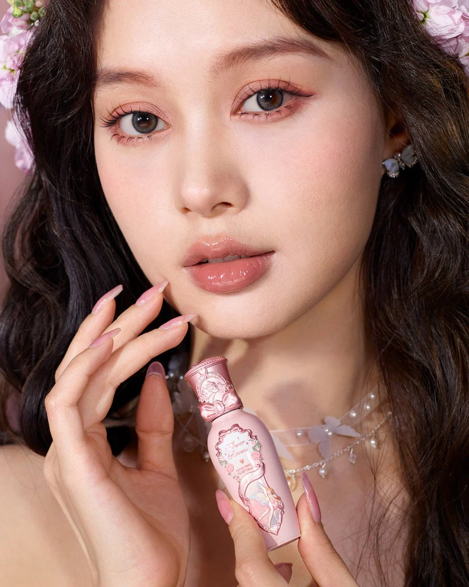 كلوس ميدسمر فلاور نوز | Flower knows Midsummer Fairytales Coating Lip Lacquer - Image 4