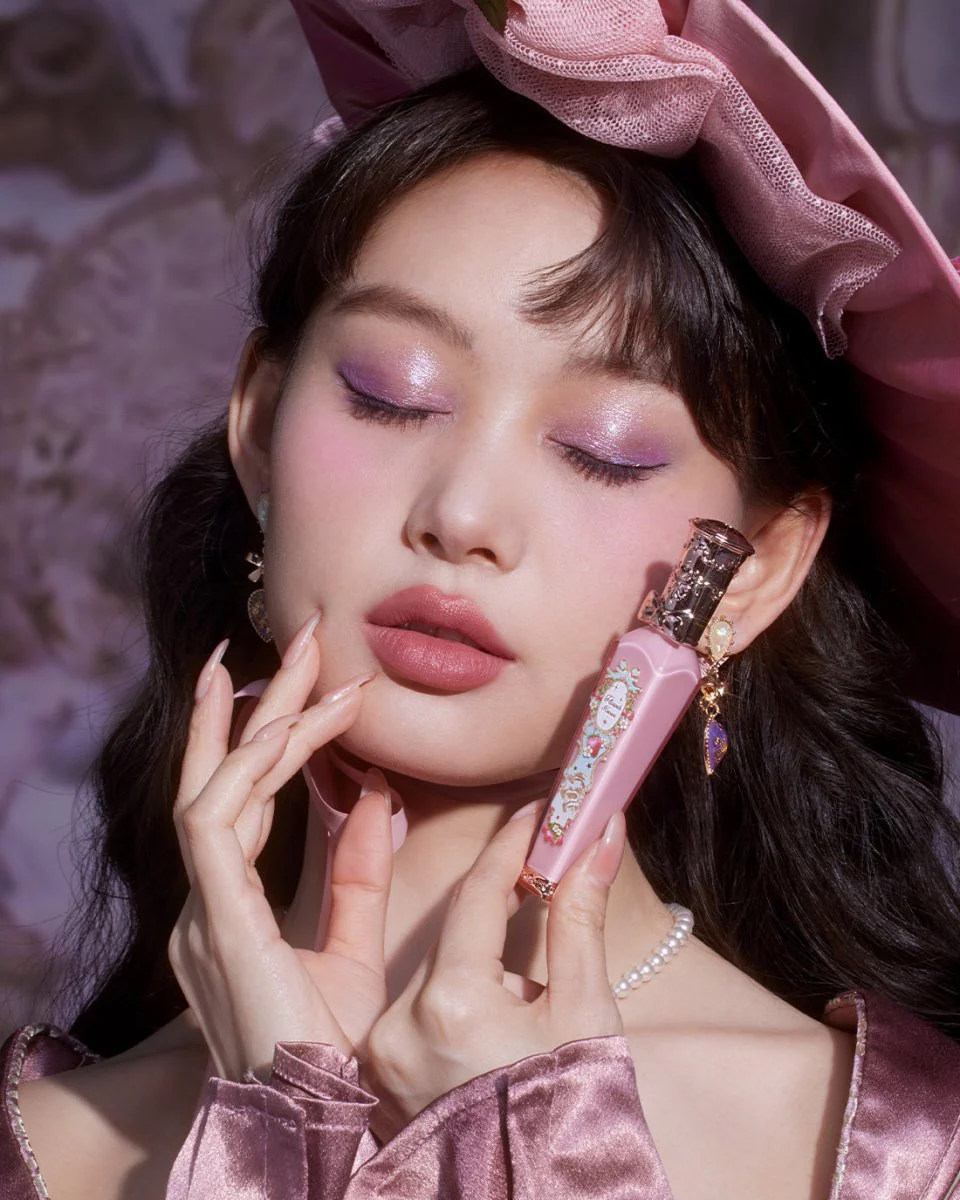 احمر شفاه ستروبيري فلاور نوز | Flower knows Strawberry Rococo Cloud Lip Cream - Image 5