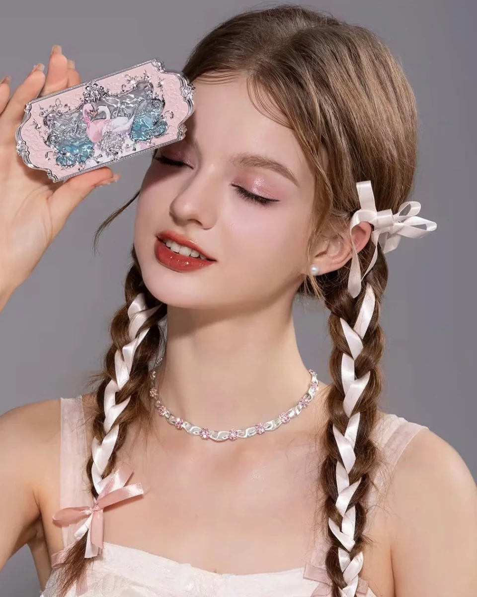 باليت سوان فلاور نوز | Flower knows Swan Ballet 6 Color Makeup Palette - Image 4